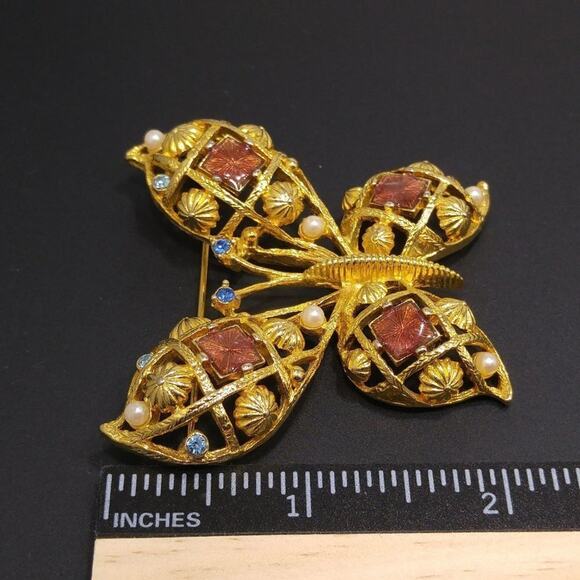 Butterfly Brooch Gold Tone Faux Pearls Rhinestones, Unsigned Avon Vintage - Picture 4 of 8